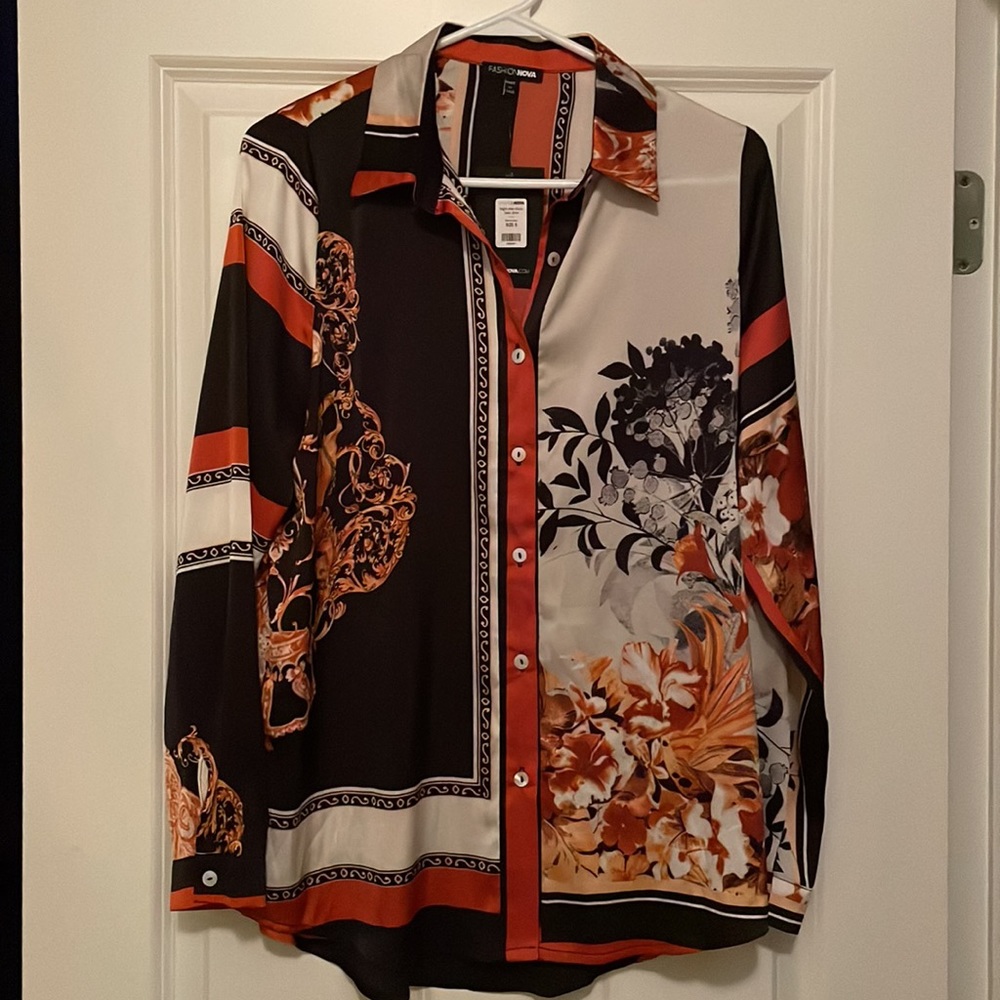 Fashion Nova Satin Blouse Size Small like new - Picture 5 of 7